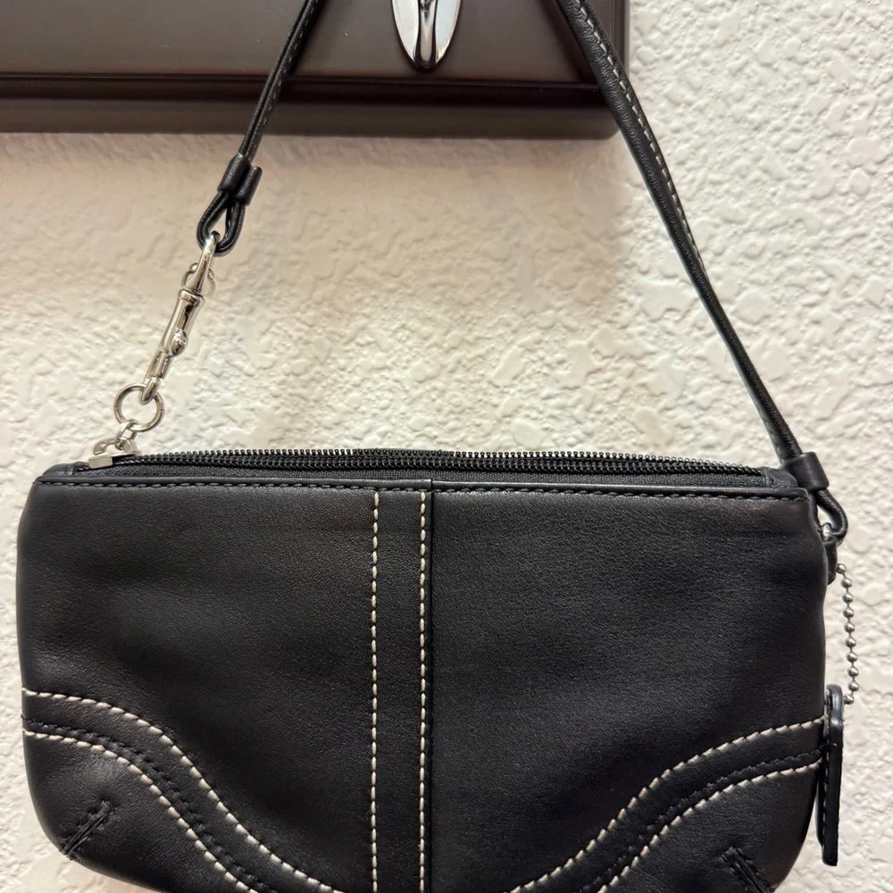 Vintage COACH Black Leather Women's Bag - Picture 4 of 9